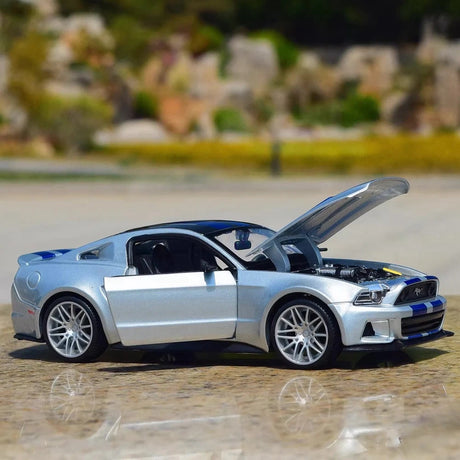 [Maisto] 1:24 Ford 2014 Mustang Street Racer Silver Model Car Die-Cast