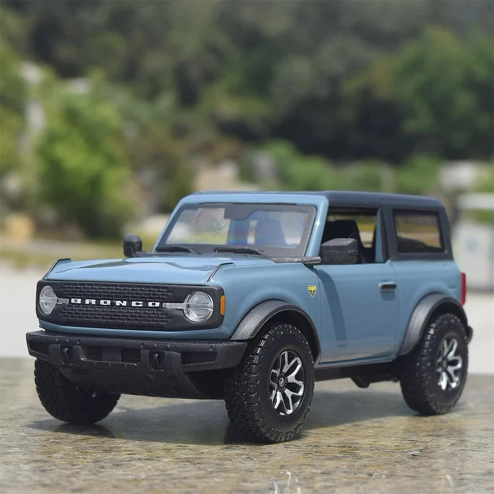 [Maisto] 1:24 Ford 2021 Bronco Blue Model Car Die-Cast