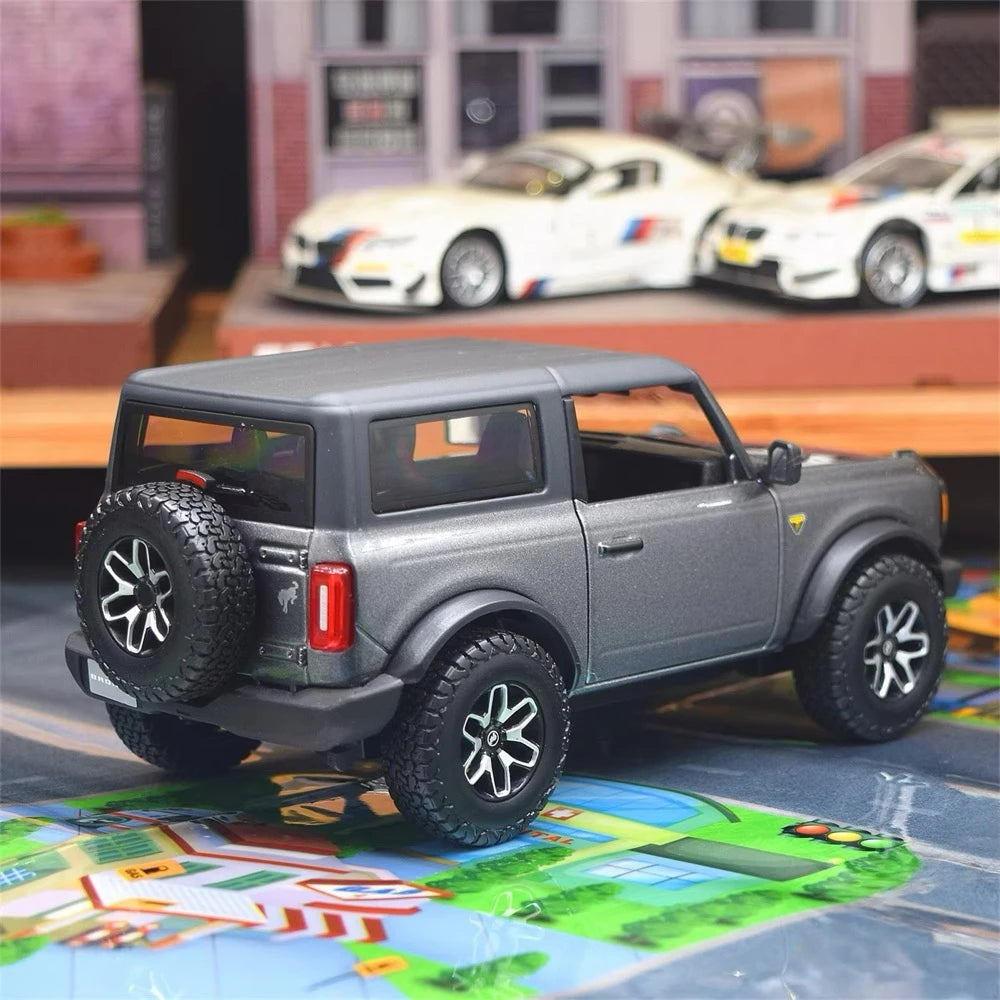 [Maisto] 1:24 Ford 2021 Bronco Gray Model Car Die-Cast