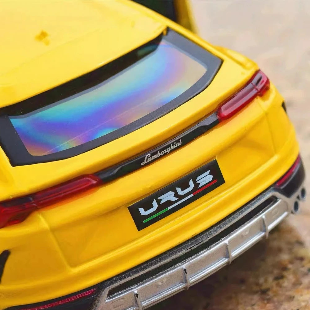 [Maisto] 1:24 Lamborghini 2017 Urus Yellow Model Car Die-Cast