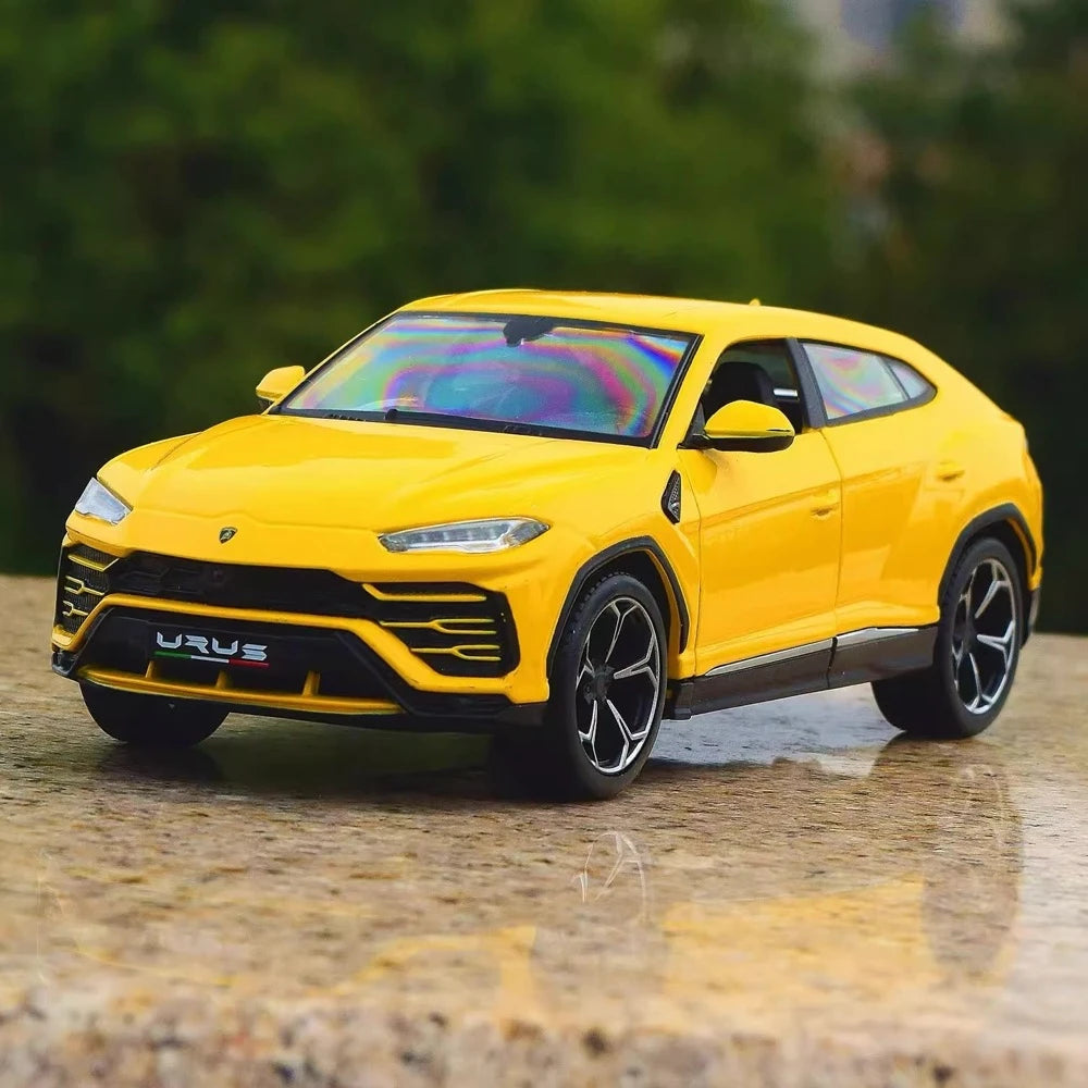[Maisto] 1:24 Lamborghini 2017 Urus Yellow Model Car Die-Cast