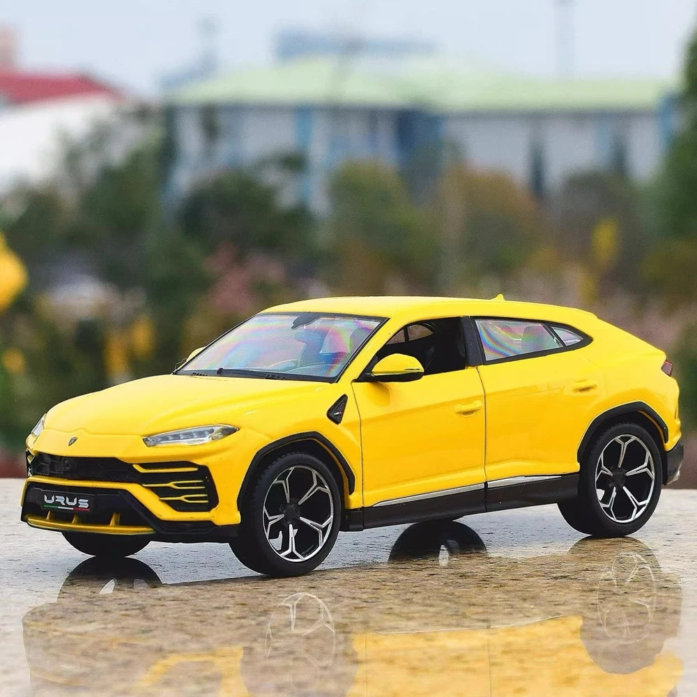 [Maisto] 1:24 Lamborghini 2017 Urus Yellow Model Car Die-Cast