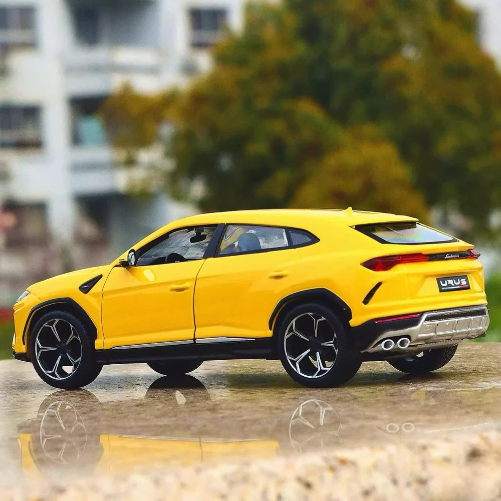 [Maisto] 1:24 Lamborghini 2017 Urus Yellow Model Car Die-Cast