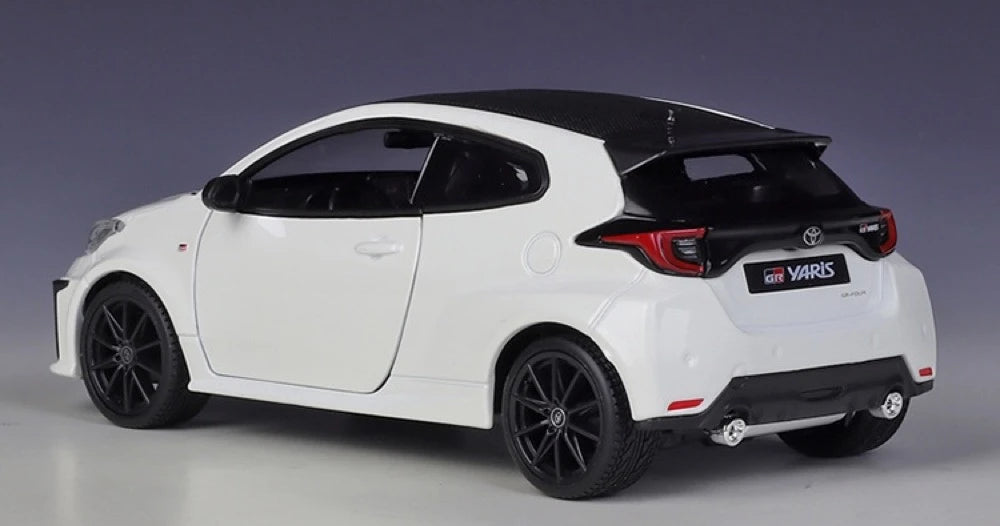 [Maisto] 1:24 Toyota 2024 GR Yaris White Model Car Die-Cast