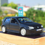 [Maisto] 1:24 Volkswagen 2004 Golf R32 Black Model Car Die-Cast