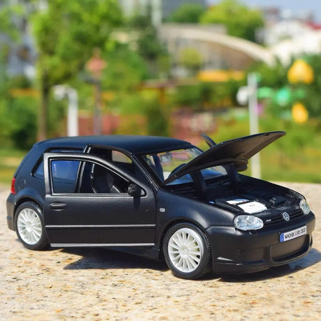 [Maisto] 1:24 Volkswagen 2004 Golf R32 zwart modelauto Die-Cast