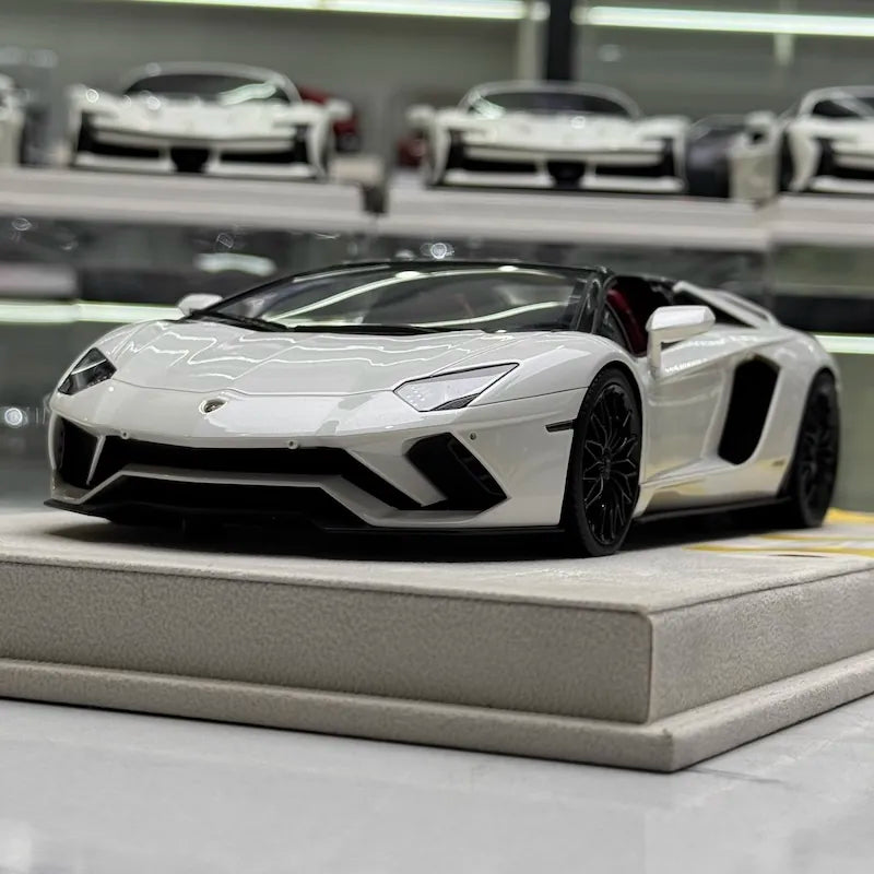[Make Up] 1:18 Lamborghini 2015 Aventador LP750-4 SV Roadster vit modellbil resin