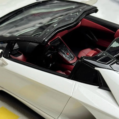 [Make Up] 1:18 Lamborghini 2015 Aventador LP750-4 SV Roadster White Model Car Resin