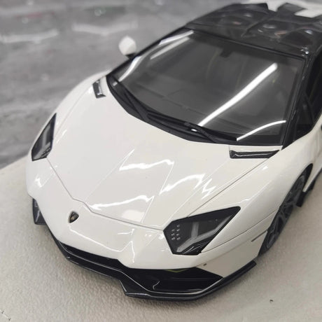 [Make Up] 1:18 Lamborghini 2021 Aventador LP780-4 Ultimae Roadster White Model Car Resin