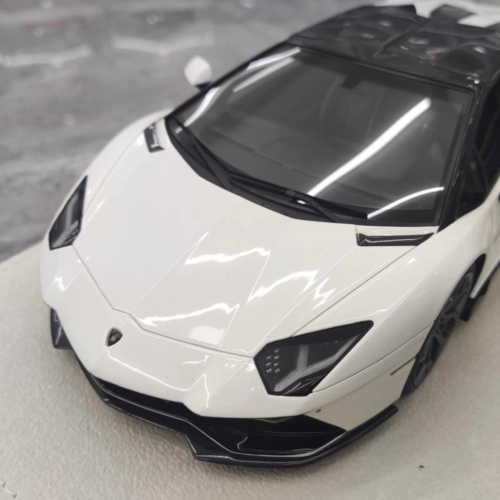 [Make Up] 1:18 Lamborghini 2021 Aventador LP780-4 Ultimae Roadster White Model Car Resin