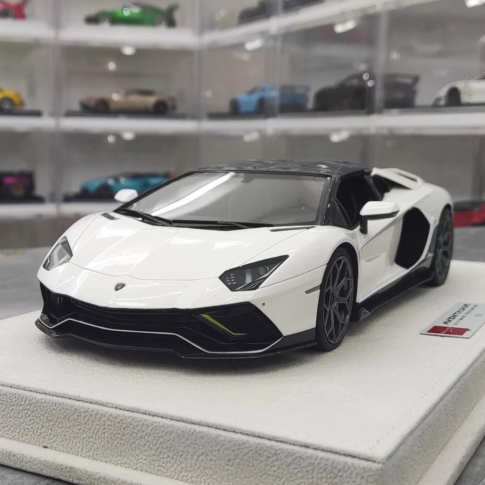 [Make Up] 1:18 Lamborghini 2021 Aventador LP780-4 Ultimae Roadster White Model Car Resin