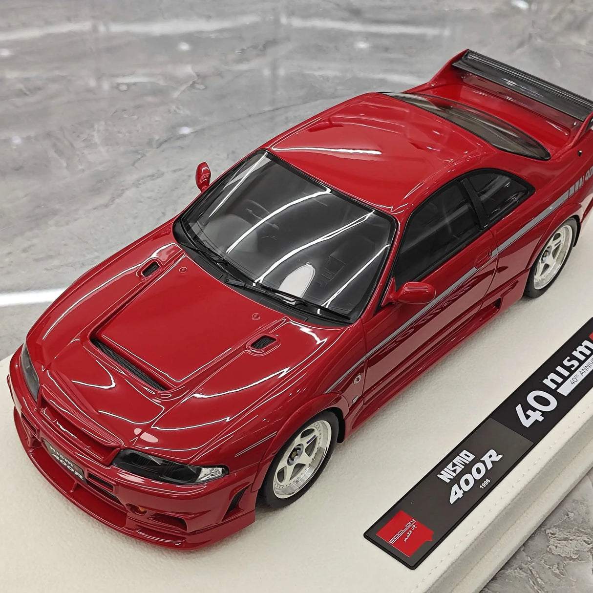 Make Up Nissan 1996 NISMO 400R Red 1:18 – Sammelobjekt-Resin-Modellharz