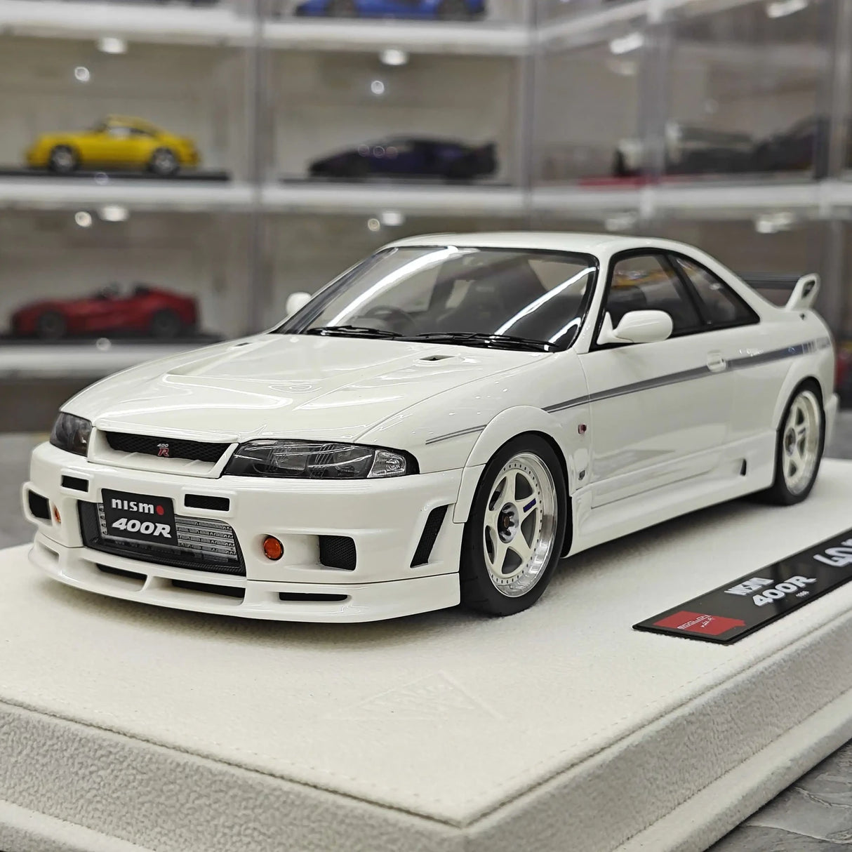 Make-up Nissan 1996 NISMO 400R White 1:18 – Sammelobjekt-Resin-Modellharz
