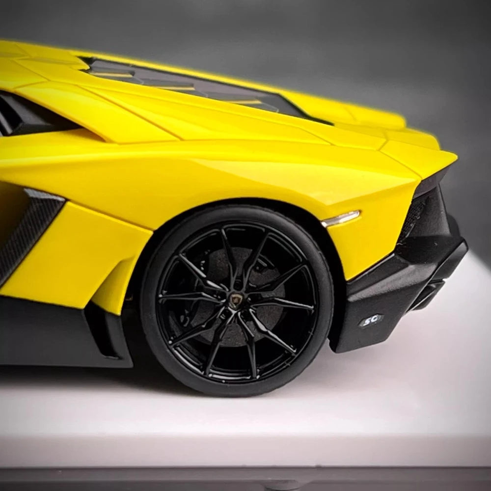 [Make Up] 1:43 Lamborghini 2013 Aventador LP720-4 50th Anniversario イエロー モデルカー レジン