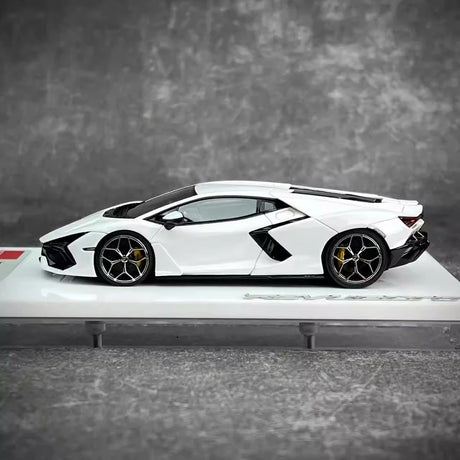 [Make Up] 1:43 Lamborghini 2024 Revuelto White Model Car Resin
