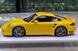 [Make Up] 1:43 Porsche 2010 911 997.2 Turbo geel modelauto Hars