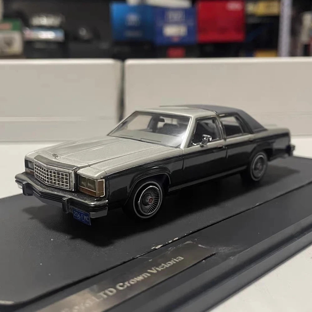 [Matrix] 1:43 Ford 1986 LTD Crown Victoria silver modellbil Die-Cast