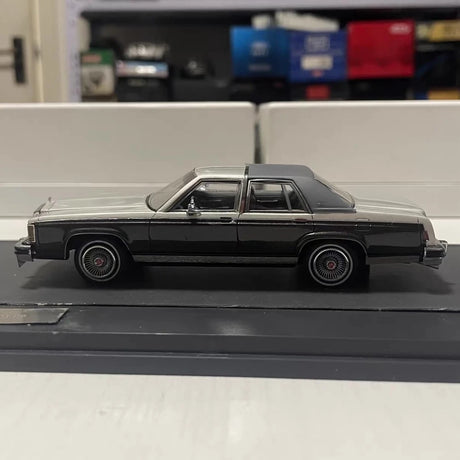 [Matrix] 1:43 Ford 1986 LTD Crown Victoria Silver Model Car Die-Cast