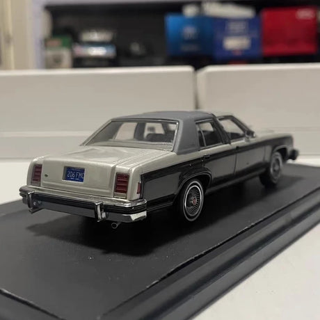 [Matrix] 1:43 Ford 1986 LTD Crown Victoria Silver Model Car Die-Cast