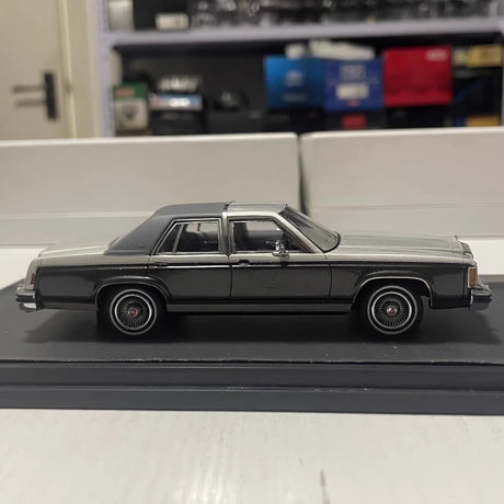 [Matrix] 1:43 Ford 1986 LTD Crown Victoria Silver Model Car Die-Cast