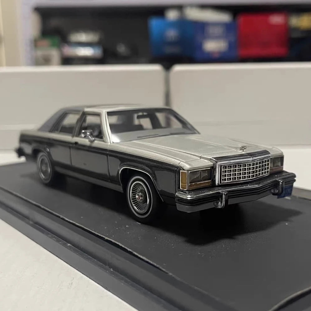 [Matrix] 1:43 Ford 1986 LTD Crown Victoria silver modellbil Die-Cast