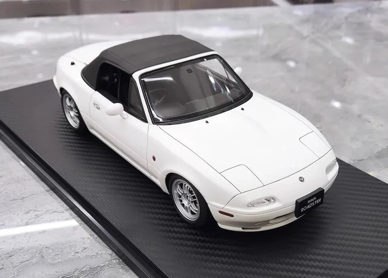 1:18 Mazda 1989 MX-5 Miata NA Eunos Roadster White Die Cast Model Car