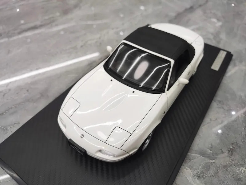 1:18 Mazda 1989 MX-5 Miata NA Eunos Roadster White Die Cast Model Car