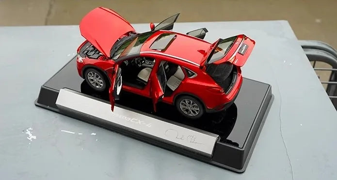 1:18 Mazda 2016 CX-4 Die Cast Model Car