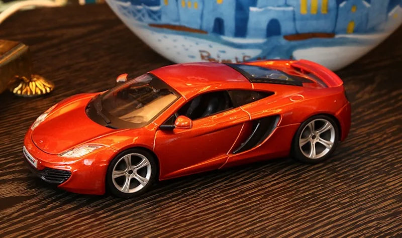 1:24 McLaren 2011 MP4-12C Die Cast Model Car