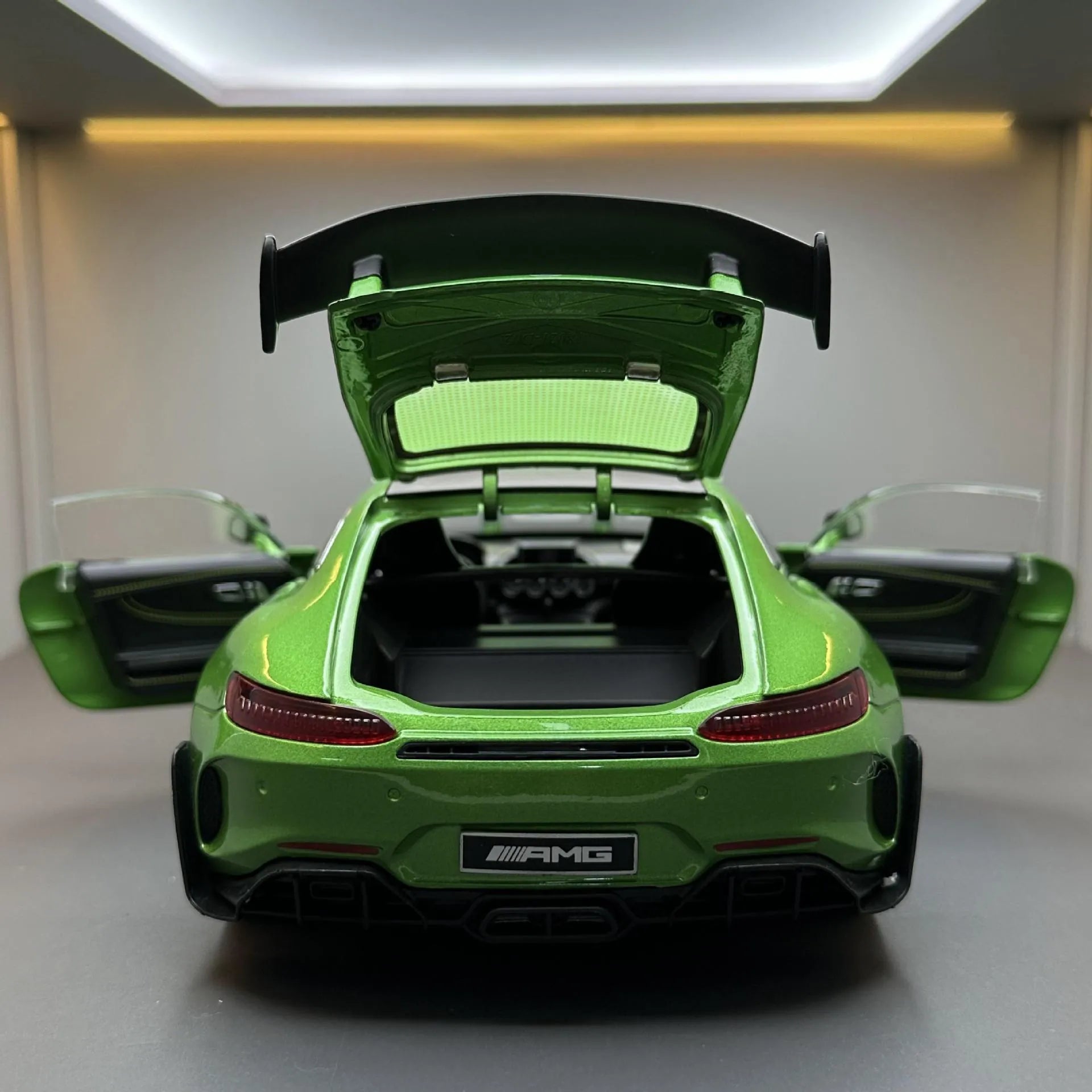 1:18 Mercedes-AMG 2019 GT R Pro Die Cast Model Car