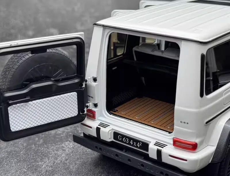 1:18 Mercedes-AMG 2022 G63 4×4² White Die Cast Model Car