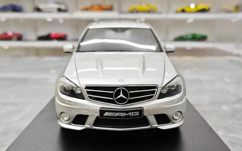 [GT Spirit] 1:18 Mercedes-Benz 2008 C63 AMG argent voiture miniature Resin