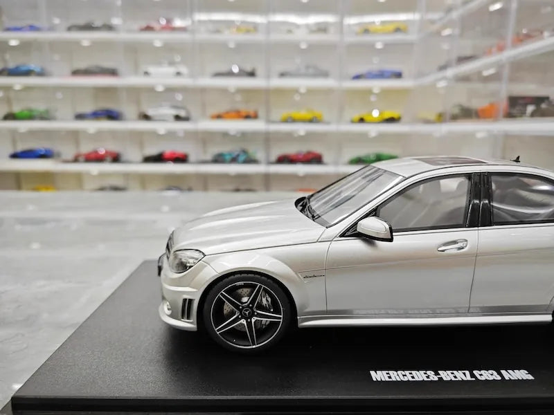 [GT Spirit] 1:18 Mercedes-Benz 2008 C63 AMG argent voiture miniature Resin