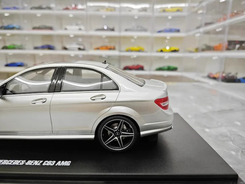 [GT Spirit] 1:18 Mercedes-Benz 2008 C63 AMG argent voiture miniature Resin