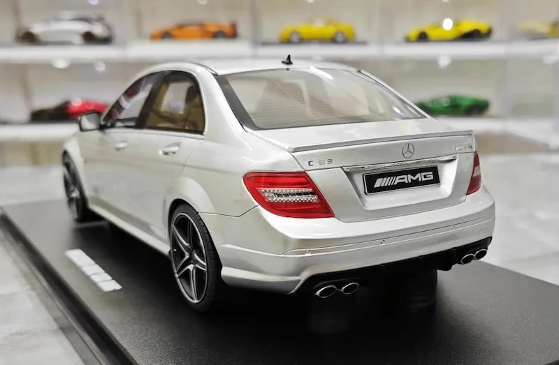 [GT Spirit] 1:18 Mercedes-Benz 2008 C63 AMG argento modellino di auto resina