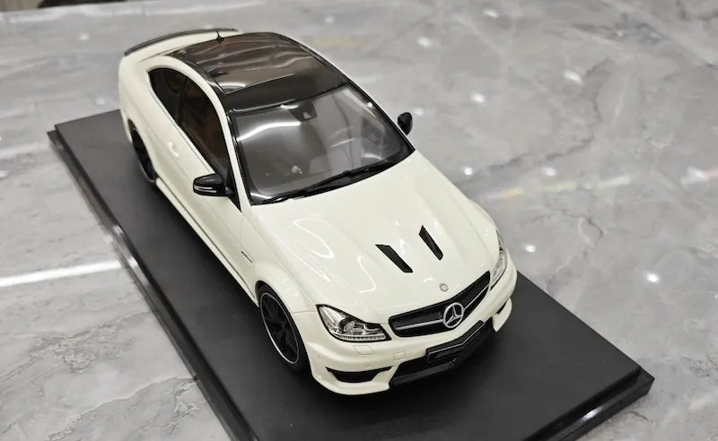 1:18 Mercedes-Benz 2014 C63 507 AMG White Die Cast Model Car