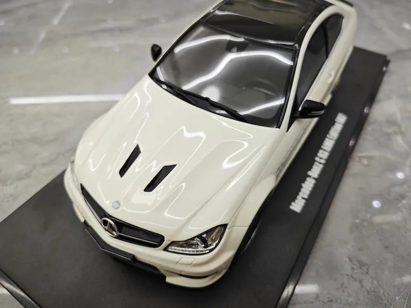 1:18 Mercedes-Benz 2014 C63 507 AMG White Die Cast Model Car