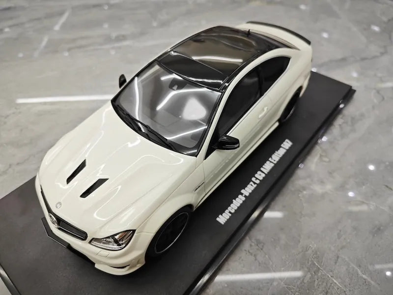 1:18 Mercedes-Benz 2014 C63 507 AMG White Die Cast Model Car