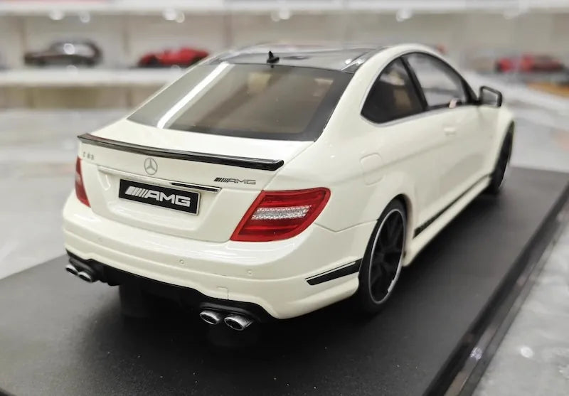 1:18 Mercedes-Benz 2014 C63 507 AMG White Die Cast Model Car