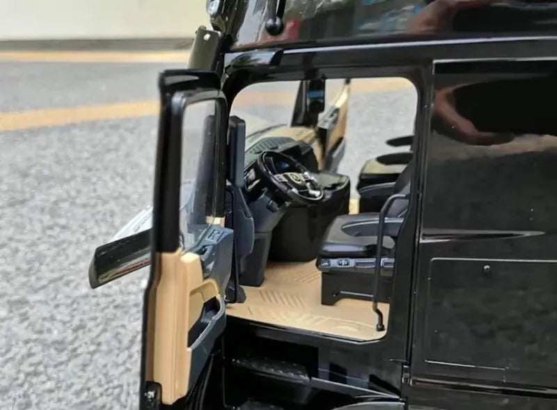 1:18 Mercedes-Benz 2020 Actros Black