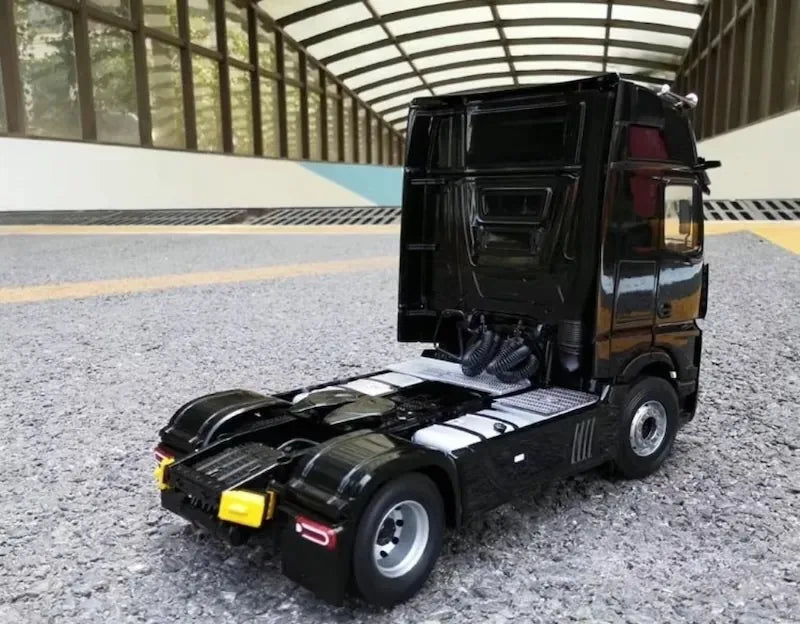 1:18 Mercedes-Benz 2020 Actros Black