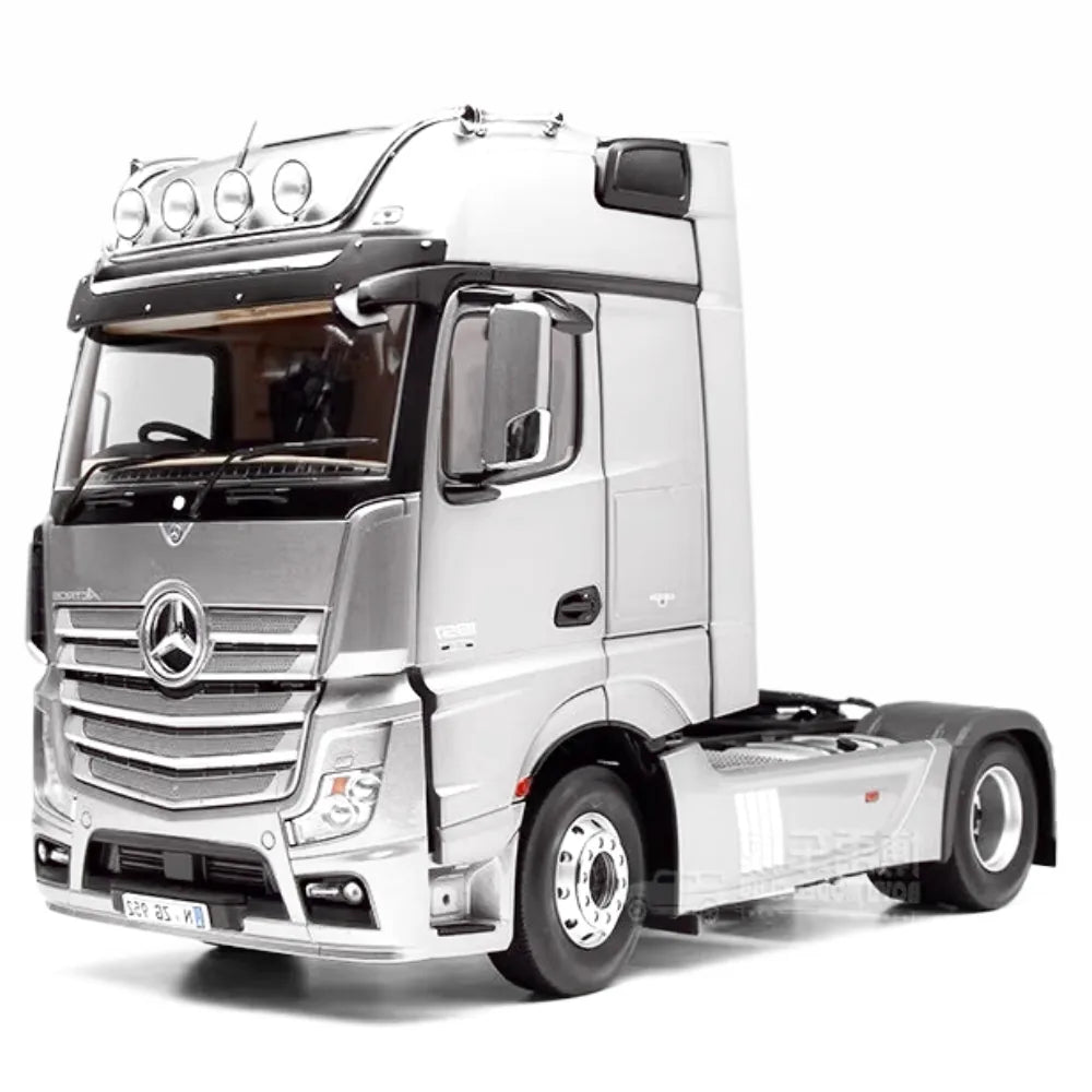 1:18 Mercedes-Benz 2020 Actros Black