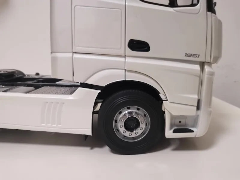 1:18 Mercedes-Benz 2020 Actros White