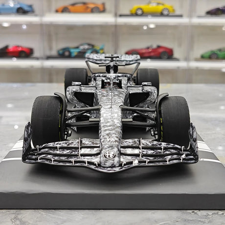 1:18 Alfa Romeo 2022 C42 #88 Barcelona Test Robert Kubica F1 Harzmodellauto von Minichamps – Ansicht 1