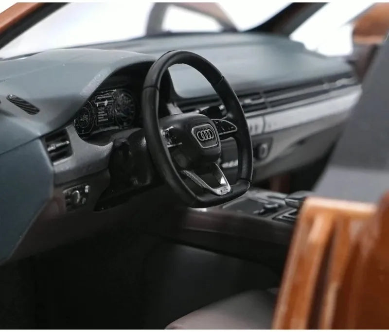 [Minichamps] 1:18 Audi 2015 Q7 Brown Model Car Die-Cast