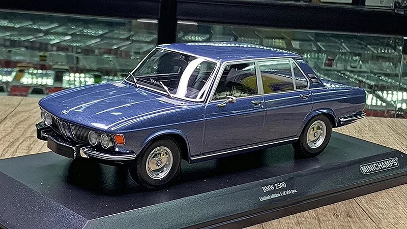[Minichamps] 1:18 BMW 1968 2500 E3 Blue Model Car Resin