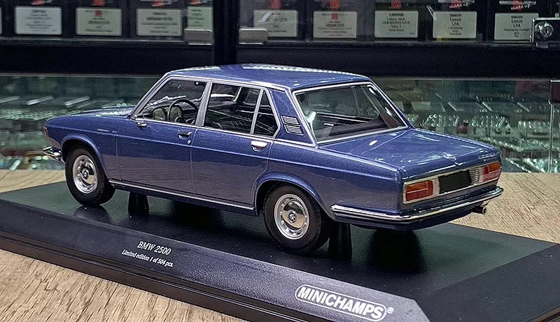 [Minichamps] 1:18 BMW 1968 2500 E3 Blue Model Car Resin