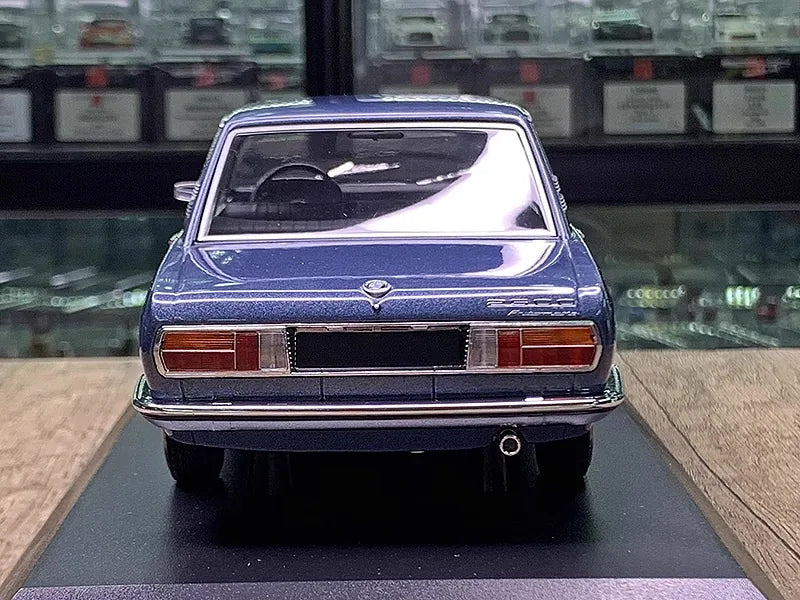 [Minichamps] 1:18 BMW 1968 2500 E3 Blue Model Car Resin