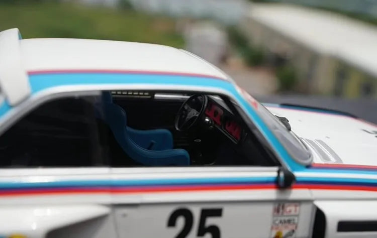 [Minichamps] 1:18 BMW 1975 3.0 CSL #25 Model Car Resin / Closed Body