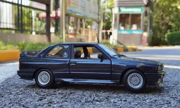 [Minichamps] 1:18 BMW 1987 E30 M3 Black Model Car Die-Cast
